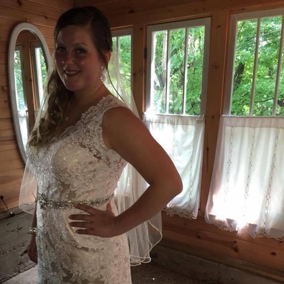 Meet your Posher, Nicole - Picture 5 of 8